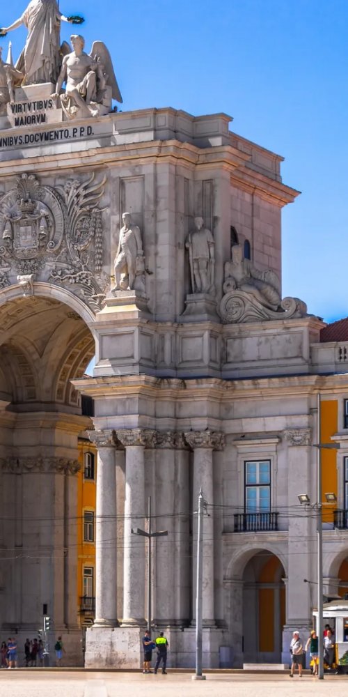 Lisbon nightlife ambience