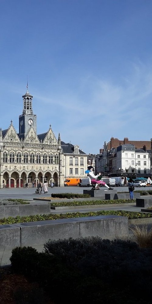 Nightlife atmosphere in Saint Quentin Les Marais