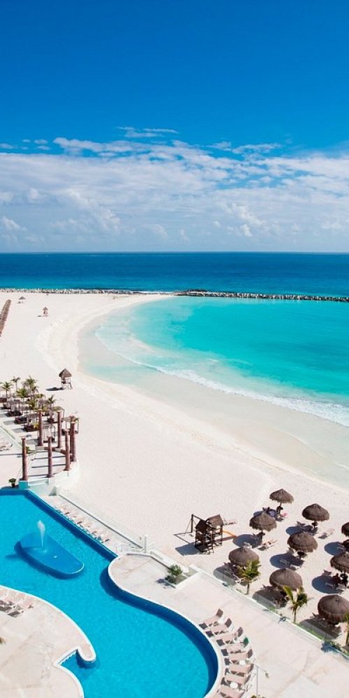 Nightlife ambience in Cancún