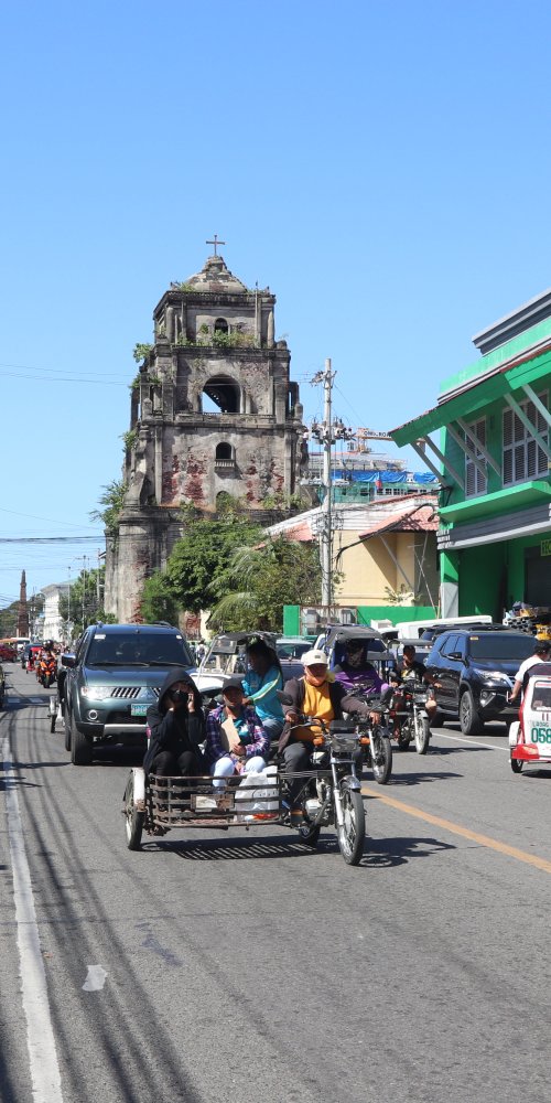 Laoag nightlife ambience